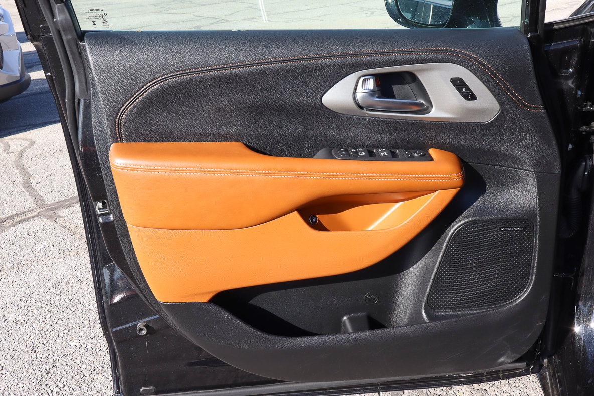 Used 2024 Chrysler Pacifica Pinnacle FWD image 13