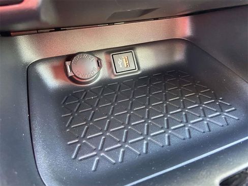 Used 2025 Toyota RAV4 XLE image 25