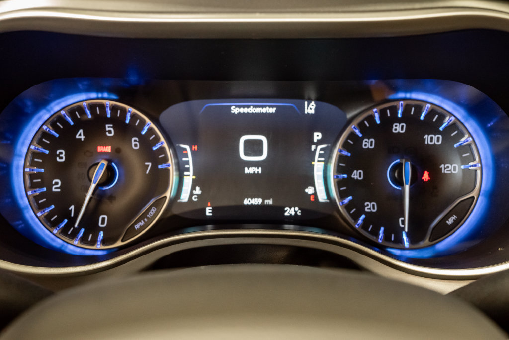 Used 2023 Chrysler Pacifica Touring FWD image 16