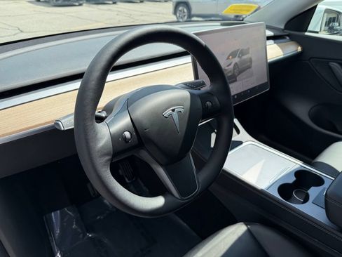 Used 2022 Tesla Model Y Long Range AWD/4WD image 16