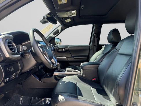 Used 2022 Toyota Tacoma Limited image 9