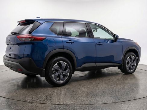 Used 2025 Nissan Rogue SV image 9