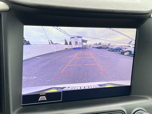 Used 2023 GMC Terrain SLT image 16