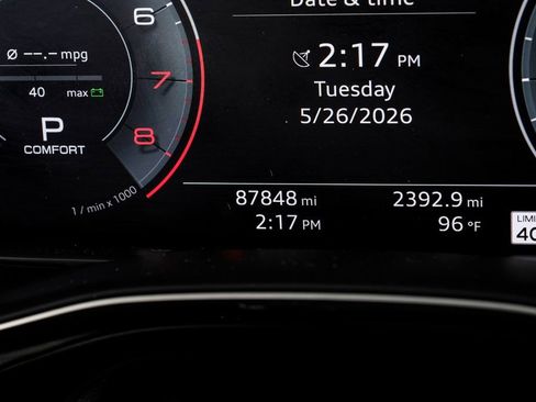 Used 2019 Audi Q8 Prestige w/ Luxury Package AWD/4WD image 17
