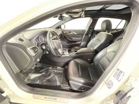 Used 2018 INFINITI QX30 AWD w/ Dark Wood Package image 21