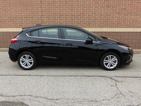 Used 2019 Chevrolet Cruze LT w/ Convenience Package FWD image 11