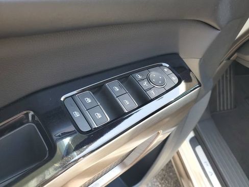 Certified 2024 Nissan Pathfinder Platinum w/ Black Appearance Package FWD image 30
