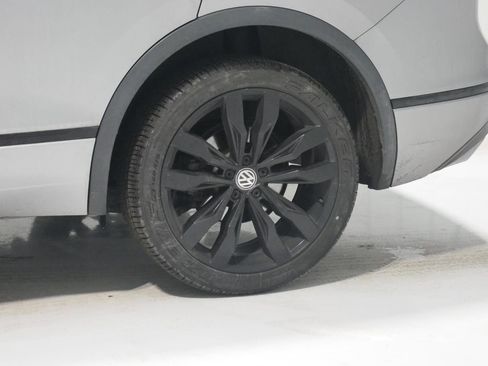 Used 2021 Volkswagen Tiguan SE R-Line image 30