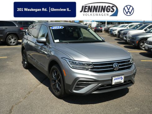 Used 2024 Volkswagen Tiguan SE image 1