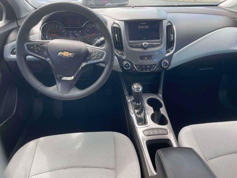 Used 2019 Chevrolet Cruze LT w/ Convenience Package FWD image 7