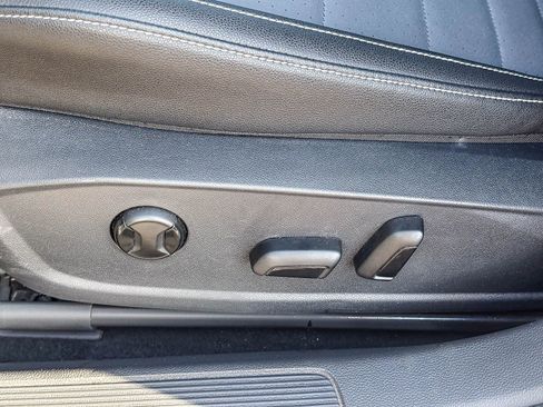 Used 2025 Volkswagen Jetta SE FWD image 24