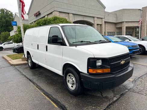 Used 2015 Chevrolet Express 2500 RWD image 10