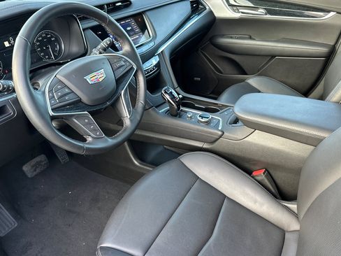 Used 2025 Cadillac XT5 Premium Luxury image 10