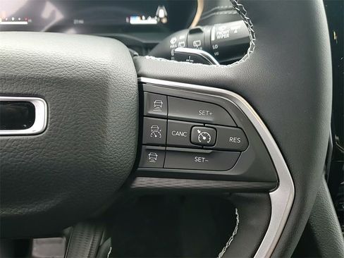 New 2025 Jeep Grand Cherokee L Laredo image 30