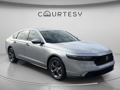 Used 2024 Honda Accord EX image 9