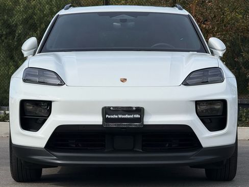 Used 2025 Porsche Macan 4 Electric image 10