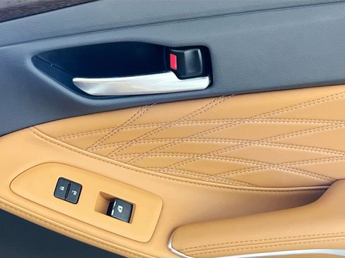 Used 2021 Toyota Avalon Limited w/ Advanced Safety Package FWD image 31