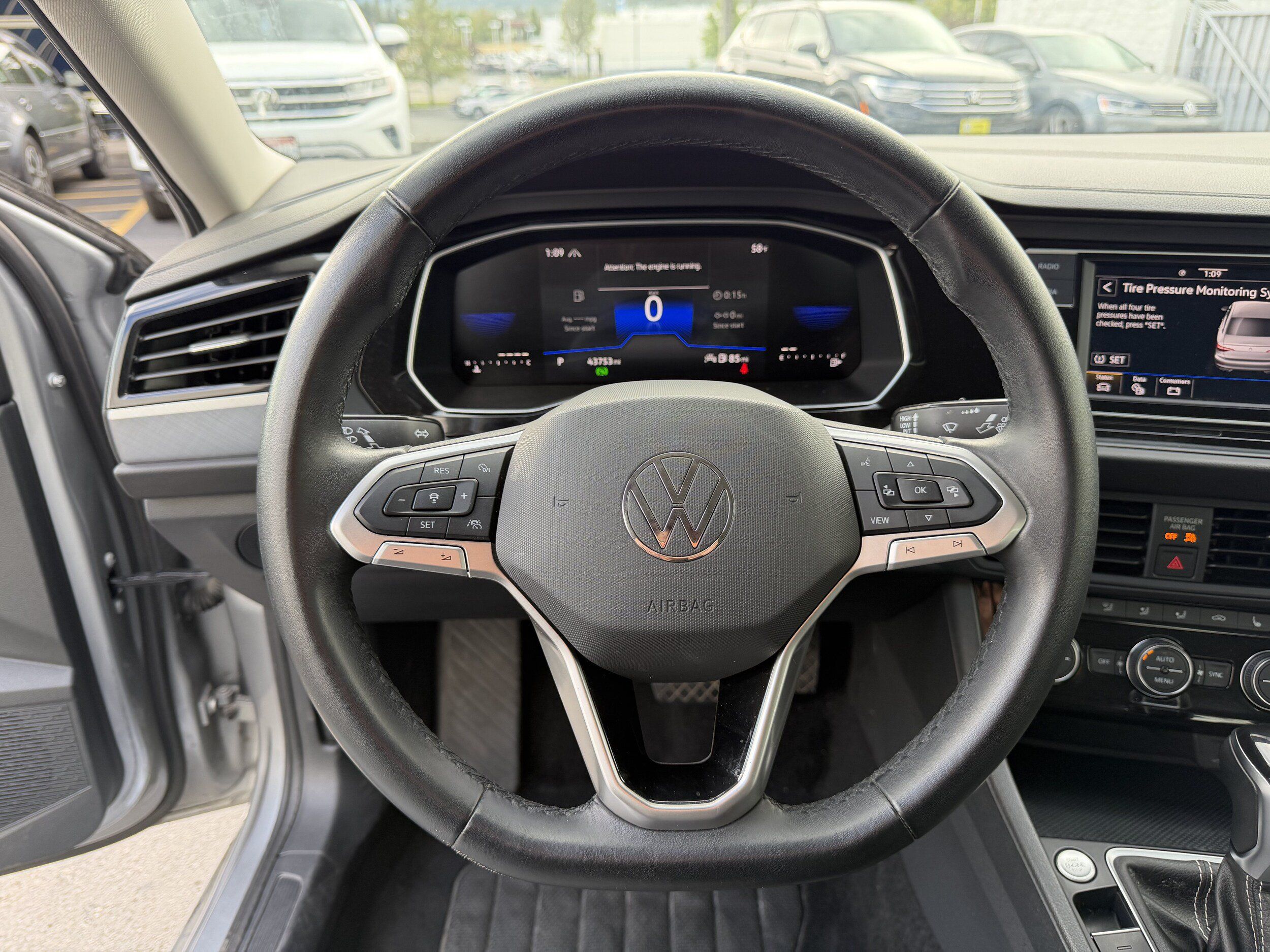Used 2024 Volkswagen Jetta SE FWD image 14