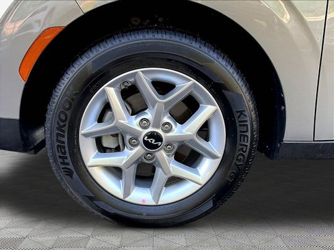 Certified 2025 Kia Soul LX w/ LX Technology Package FWD image 33
