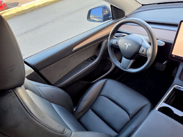 Used 2025 Tesla Model Y Long Range AWD/4WD image 36