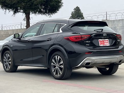 Used 2017 INFINITI QX30 Premium w/ Navigation Package image 7