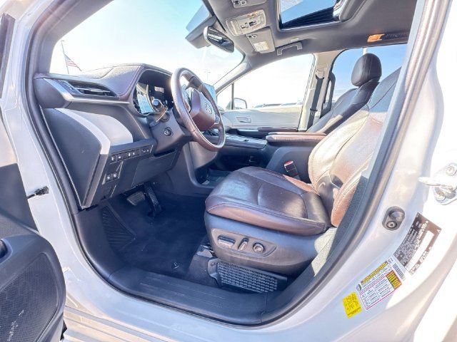 Used 2021 Toyota Sienna Platinum AWD/4WD image 10