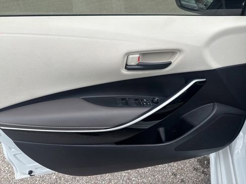 Used 2022 Toyota Corolla LE w/ Premium Interior Package FWD image 25