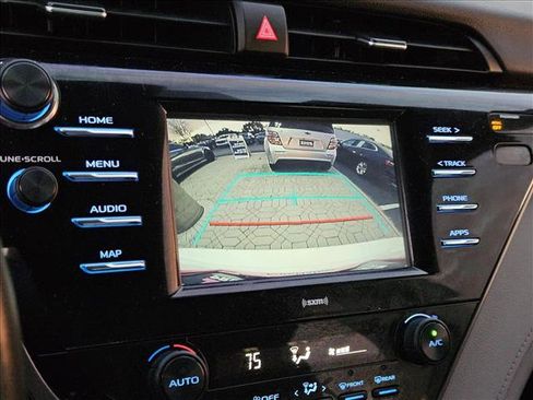 Used 2020 Toyota Camry SE image 13