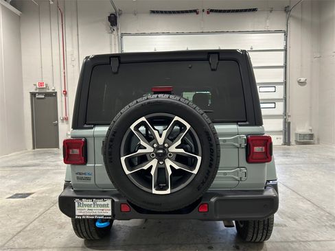 Used 2024 Jeep Wrangler Unlimited w/ Convenience Group image 7