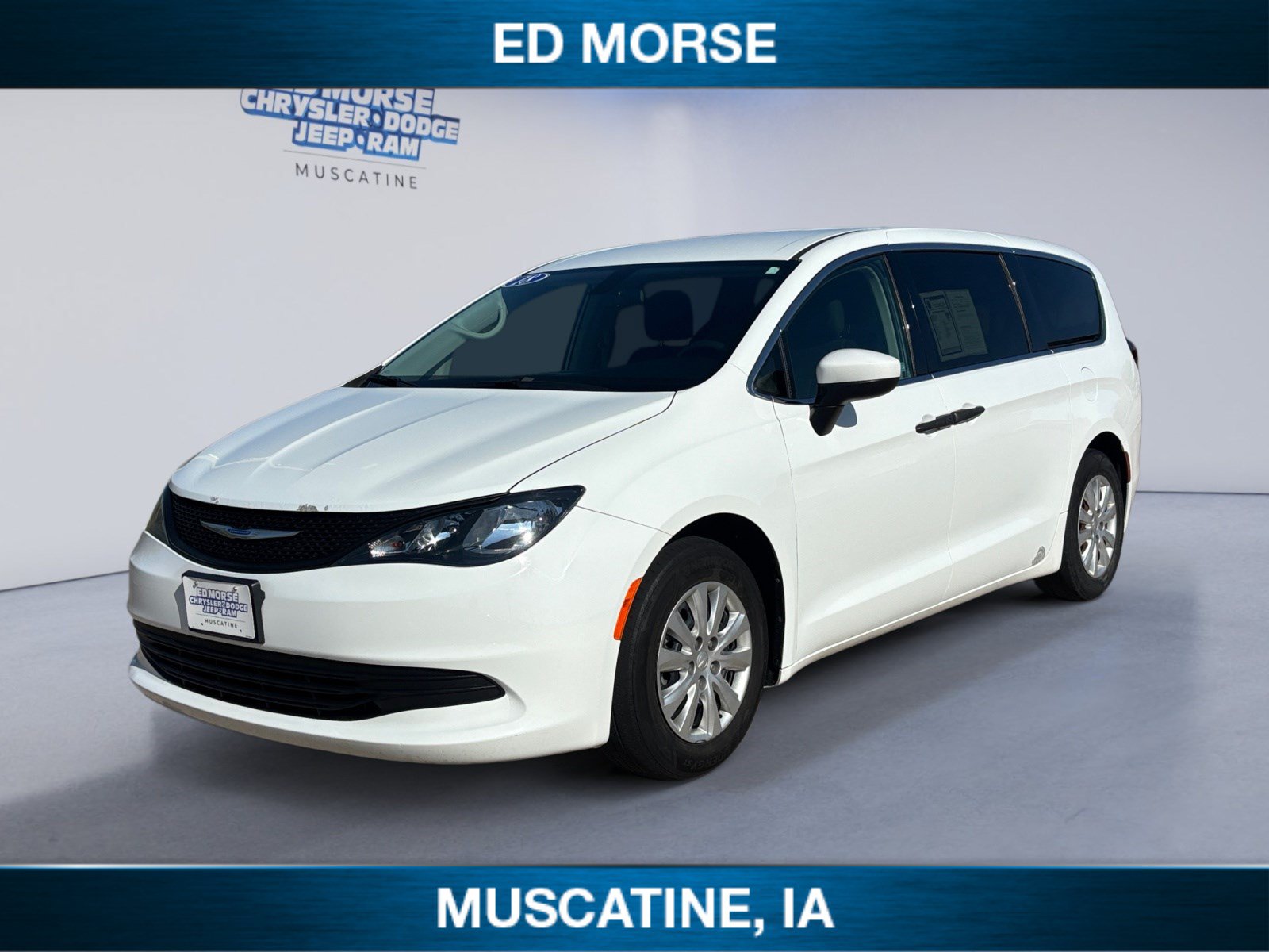 Used 2018 Chrysler Pacifica L FWD image 1