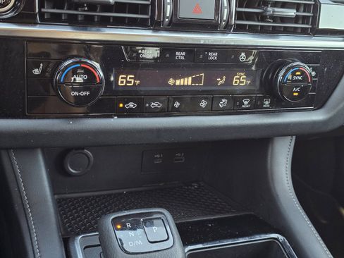 Used 2022 Nissan Pathfinder SL image 21