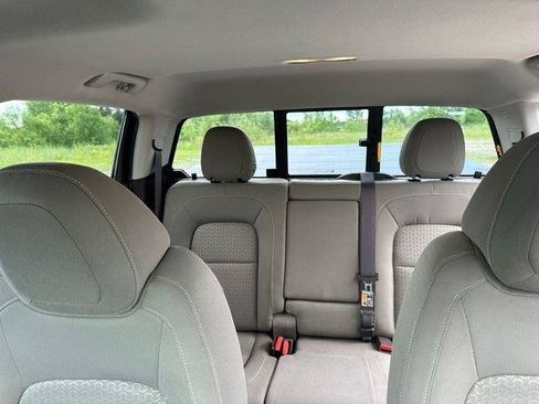 Used 2015 GMC Canyon SLE AWD/4WD image 18