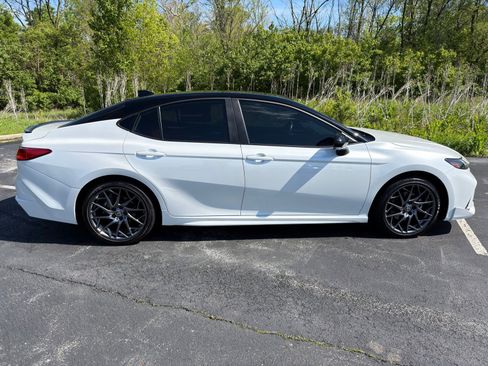 Used 2025 Toyota Camry XSE AWD/4WD image 9