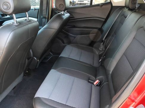 Used 2025 Chevrolet Trax LT FWD image 12