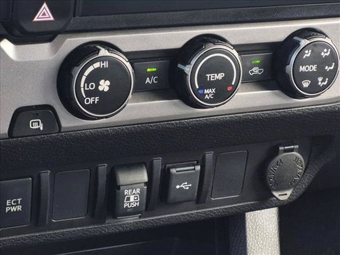 Used 2020 Toyota Tacoma SR5 RWD image 14