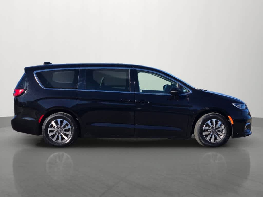Used 2024 Chrysler Pacifica Limited FWD image 7