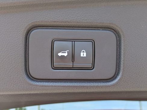 Used 2023 Nissan Pathfinder SL AWD/4WD image 33