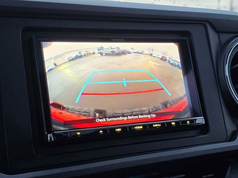 Used 2020 Toyota Tacoma TRD Off-Road image 27