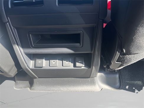 Used 2022 Land Rover Defender 110 image 14