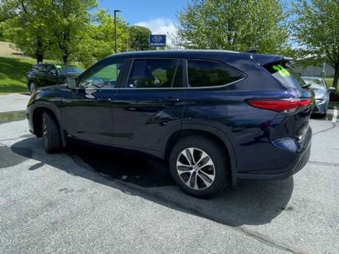 Used 2023 Toyota Highlander XLE AWD/4WD image 6