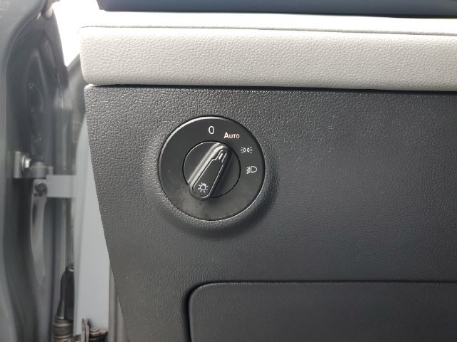 Certified 2024 Volkswagen Taos SE FWD image 34