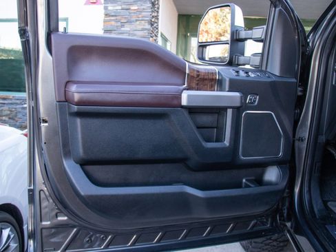 Used 2017 Ford F350 Platinum image 9