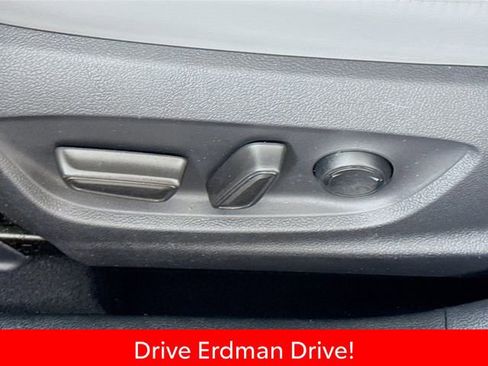 Used 2022 Toyota Prius Prime XLE FWD image 12