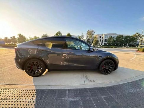 Used 2024 Tesla Model Y Performance AWD/4WD image 4