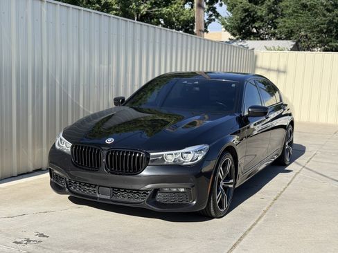 Used 2019 BMW 740i w/ Executive Package RWD image 3