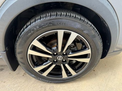 Used 2018 Nissan Kicks SR FWD image 8