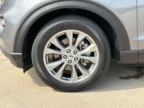 Used 2023 Ford Explorer Limited image 12