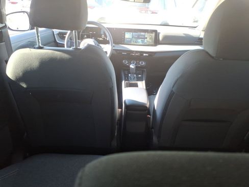 Certified 2025 Nissan Kicks SV image 9