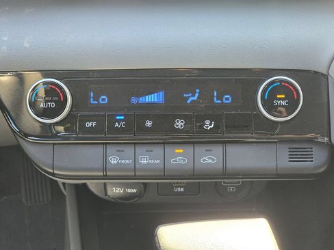 Used 2022 Hyundai Elantra SEL FWD image 25