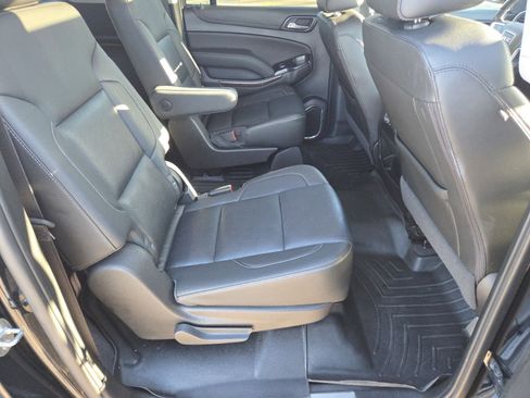 Used 2020 GMC Yukon XL SLT w/ Graphite Performance Edition image 28
